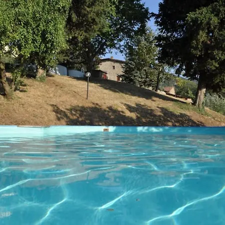 مزرعة للإقامة Palaia Con Piscina