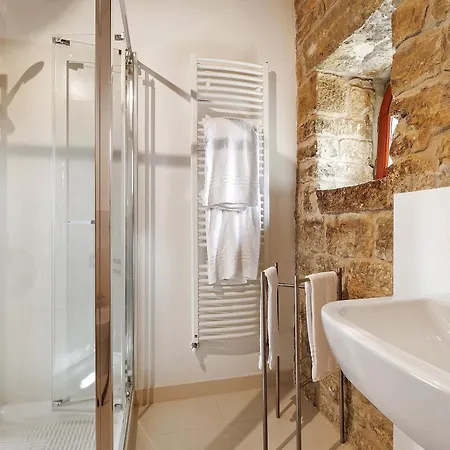 Palaia Con Piscina *