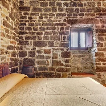 Palaia Con Piscina