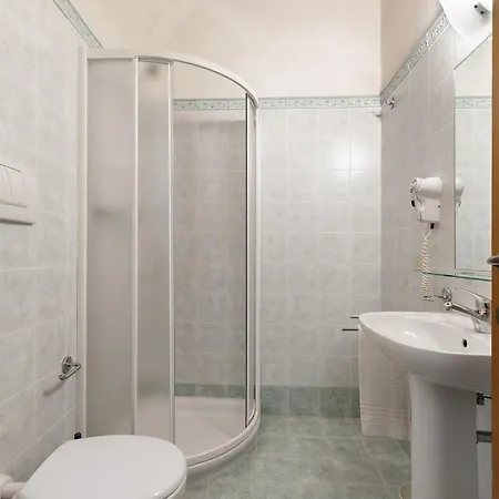 مزرعة للإقامة Palaia Con Piscina Pelago