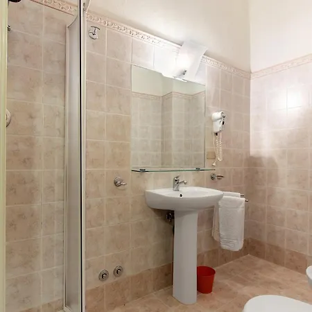 Palaia Con Piscina مزرعة للإقامة