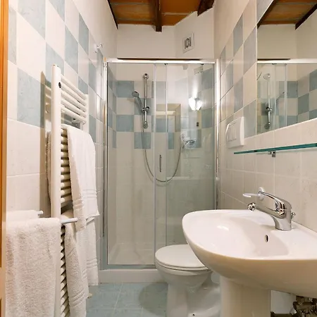 مزرعة للإقامة Palaia Con Piscina